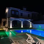 Alacati Stone House Fun - With Private Pool