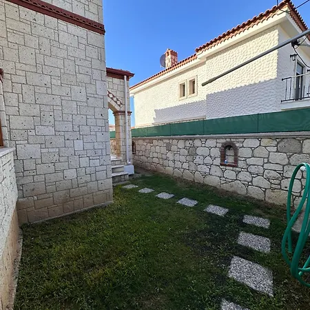 Alacati Stone House Fun - With Private Pool Willa