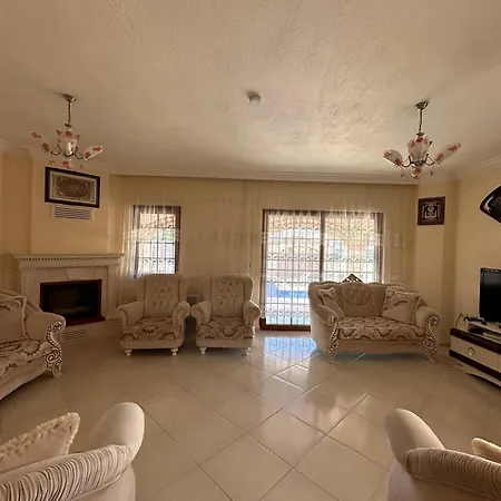 Alaçatı Stone House Fun - With Private Pool *