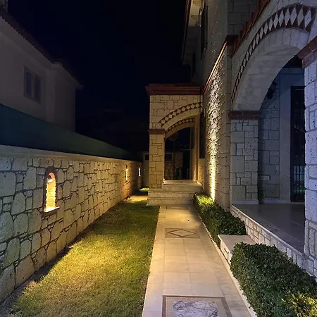 Alaçatı Stone House Fun - With Private Pool Çeşme